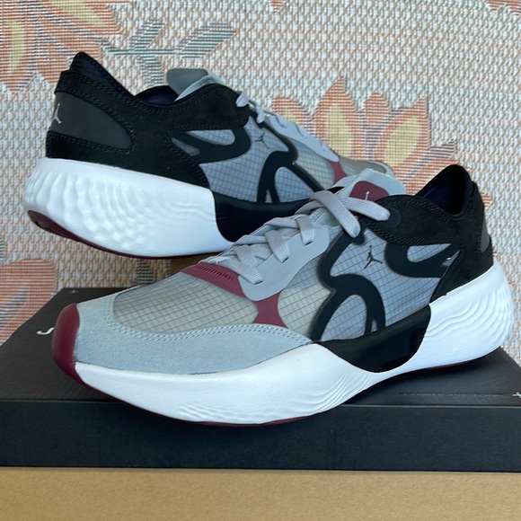 Jordan Delta 3 Low
Black/White/Cherrywood
Red/Wolf Grey
Men's Shoes
DN2647-001 - Picture 11 of 16